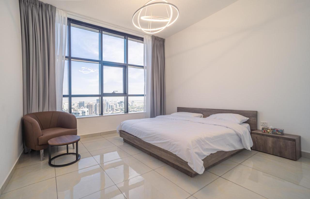 Sky View Tower Apartments Dubai Buitenkant foto